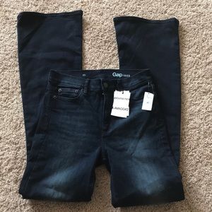 **BNWT** Mid-rise GAP Flare leg jean
